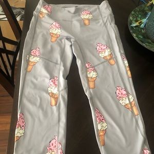 FMFM ice cream capri leggings size small